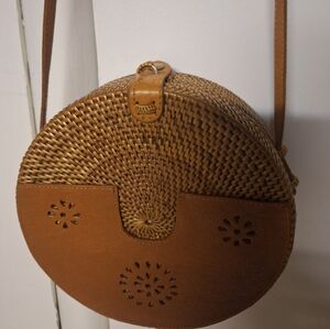 Elegant Tan Woven Crossbody Bag